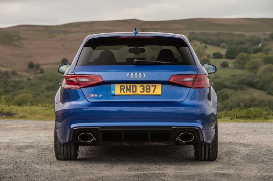  Audi RS3 Sportback (8V) 2015 года  (UK) (фото 15 из 30)